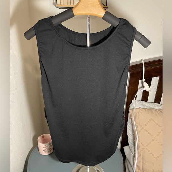 Black Sleeveless Top​ - Picture 1 of 5